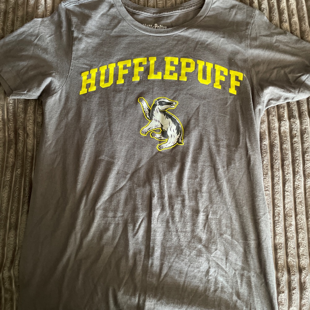 Harry Potter Genuine Hufflepuff girls tshirt M